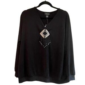 Chic Black Top with Geometric‎ Pendant